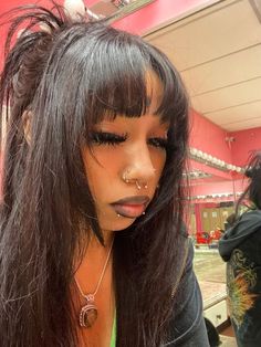 Hairstyles Brown, Dark Makeup Looks, Gothic Y2k, Hairstyles Cute, Piercing Inspo, Y2k Hairstyles, Goth Hair, Face Piercings, Brown Skin Makeup