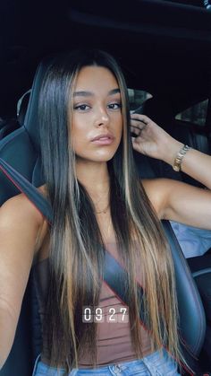 Black With Front Highlights, Hair Line Highlights, Black Hair With Light Brown Front Pieces, Dark Hair With Face Framing Highlights Curtain Bangs, Dark Hair With Front Highlights, Balayage Latina, Latina Hair Color Ideas Olive Skin, Black Hair With Blonde Peekaboos, Black Hair Balayage Latina