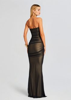 Make a bold style statement with Retrofête's Ford Dress, a striking black floor-length gown with a unique design. Black Tie Evening Dress, Casino Royale Outfit, Formal Ball Dresses, December Wedding Guest Dress, Boujee Dresses, Black Tie Event Dresses, Hoco Inspo, Vestido Strapless, Black Tie Attire