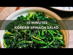 korean spinach salad in a bowl with the words 10 minutes written over it and on top