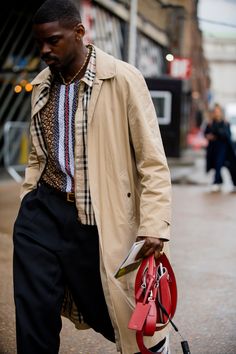 Not one, not two, but three layers of Burberry are a good idea for weather unpredictability. Stick the trench on for the showers, strip down to the bomber for the sunshine. © Robert Spangle Gq Mens Style, London Fashion Week Mens, London Fashion Week Street Style, Gents Fashion, Long Black Coat, Gq Style, Gq Men, Gq Magazine, London Street Style