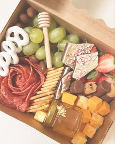 Cheese board
Charcuterie Boxes
Peppermint chocolate Christmas Charcuterie Box Gift, Christmas Charcuterie Box Ideas, Small Charcuterie Box Ideas, Charcuterie 101, Addison Christmas, Christmas Snacks Savory, Charcuterie Night, Charcuterie Box, Charcuterie Boxes