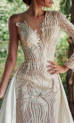 Gold Couture Gown, Edge Styles, Gown Couture, Film China, Mnm Couture, Couture Evening Dress, Couture Design, Bridal Designers, Anamika Khanna