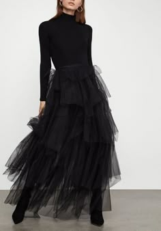 Long Black Tulle Skirt, Black Tulle Skirt Outfit, Black Tulle Skirt, Tulle Skirts Outfit, Royal Blue Outfits, Tutu Skirt Women, Tule Rok, Black Skirt Outfits, Gonna In Tulle