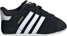 Design: Textile upper has perforated 3-stripes to mimic the original Gazelle Elastic laces help secure a good fit Easy to slip on and off, perfect for the next generation of trendsetters White Gazelle, Shoes Size 4, Kids Athletic, Kid Lifestyle, Design Textile, Crib Shoes, Elastic Laces, Boy Shoes, Adidas Gazelle