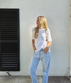 Sofia Richie Wore the £70 Jeans That Fashion Girls Swear By | Who What Wear UK 501 Outfit, Sofia Richie Grainge, Outfit Minimalista, Blue Jean Outfits, Style Casual Chic, Jeans Outfit Women, Sofia Richie, Pinterest Outfits