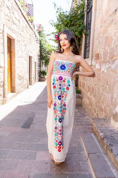 Mexican Style Wedding Dress, Mexican Fashion Modern, White And Orange Dress, Mexican Party Dress, Mexican Style Wedding, Takuachita Outfits, Traditional Mexican Dress, Mexican Wedding Dress, Floral Strapless Dress