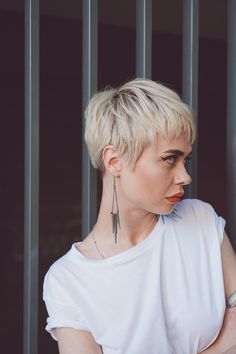 Ash Blonde Pixie Haircut, Bleach Blonde Pixie Haircut, Bleached Pixie, Blond Pixie Cut, Pixie 2023, Short Blonde Pixie Cut, Feminine Pixie, Platinum Pixie, Tomboy Hairstyles