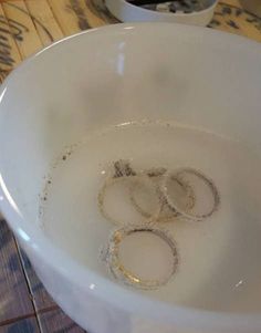 there are three rings in the water in this bowl