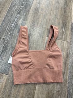 Brand: FREE PEOPLE Style: ATHLETIC BRA Color: BROWN Size: XS Other Info: XS/S MOVEMENT SKU: 137-137105-18738 CONDITION: GENTLY USED Brown Fitted Crop Top For Everyday, Fitted Brown Crop Top For Everyday, Athletic Bra, Athletic Swim, Free People Style, Designer Flats, Style Athletic, Designer Belts, Sustainable Fashion Brands