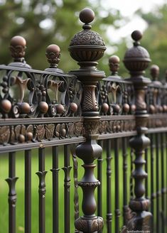 Picket Fence Ideas, Wood Picket Fence, Cast Iron Fence, Different Types Of Houses, Boost Curb Appeal, Mid Century Modern Exterior, Brick Fence, Victorian Home Decor, Steel Fence