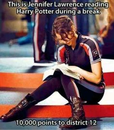 WHAT?!?!?!?!?!?!?!?😱😱😱😱😱😱😱😱😱😱😱😱😱😱😱😱😱 Jeniffer Lawrance, Reading Harry Potter, Doug Funnie, Gale Hawthorne, Tribute Von Panem, Johanna Mason, Glume Harry Potter, Hunger Games Memes, District 12