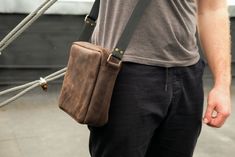 Minimalist Purse, Classic Leather Bag, Leather Shoulder Bag Men, Shoulder Bag For Men, Mens Crossbody Bag, Mens Bags Fashion, Small Leather Bag, Wardrobe Furniture, Times New Roman