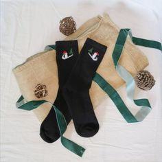 handmade embroidered nike socks. The perfect gift for the holidays. Shop now in our etsy shop.

#nikesocks/ #christmas/ #embroidery/ #holidays/#snowman Snowman Embroidery, Christmas Socks Gift, Embroidered Nike, Frosty The Snowman, Embroidery Christmas, Nike Socks, Frosty The Snowmen, The Snowman