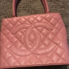 Never Used It Luxury Square Satchel For Errands, High-end Pink Satchel, High-end Pink Shoulder Bag For Shopping, Pink Luxury Square Shoulder Bag, Luxury Pink Square Shoulder Bag, High-end Pink Bag With Handles, Luxury Pink Square Bag, Luxury Pink Square Bags, Luxury Pink Tote Shoulder Bag