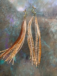 one pair of natural long feather earrings - bijoux de plume naturelle - feather jewelry made from natural grizzly, ginger and white rooster feathers. These are gold colored (not real gold) wire earrings with real turquoise chip beads that are wire wrapped around the crescent moon. These are 10 inches long and handmade by me. The drop length is about 10-11inches from earring lobe to longest feather. Turkey Feather Jewelry, White Rooster, Earrings Feather, Earrings Moon, Rooster Feathers, Real Turquoise, Feather Jewelry, Chic Gifts, Chip Beads