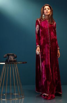 Shocking Pink Velvet Dress Pakistani, Front Open Dress, Velvet Suit Design, Pakistani Formal Dresses, Velvet Dress Designs, Viva Magenta, Moroccan Fashion, Velvet Dresses, Pakistani Fashion Party Wear