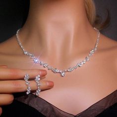 Prom Jelewery, Silver Hoco Jewelry, Prom Accessories Jewelry, Plain Prom Dresses, Hoco Jewelry, Hoco Court, Fall Wedding Jewelry, Hoco Ideas, Formal Jewelry