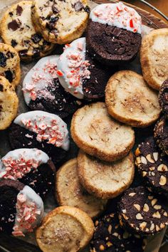 chocolate cookies, marshmallows and oreo cookies on a platter