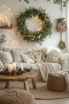 15 Unique Christmas Decor Ideas For Your Living Room Lounge Christmas Decorations, Small Spaces Christmas Decor, Living Room Christmas Decoration, Holly Decorations Christmas, Christmas Decor Ideas Small Spaces, Decorating Living Room For Christmas, Christmas Decor Studio Apartment, Winter Holiday Decor, Christmas Lounge Decor