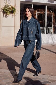 Full Denim Outfit Women, Full Denim Outfit, Denim Outfit Women, Looks Jeans, Look Jean, Winter Fashion Outfits Casual, All Jeans, Woman Suit Fashion, Denim Trends