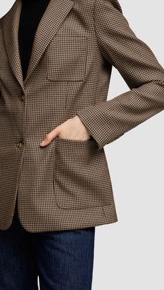 Our Weekend Blazer is made from Seasonless Wool. This quintessential outerwear piece features multiple pockets both at the exterior and interior, in addition to a classic fit and a two-button closure. Timeless Fall Blazer With Pockets, Classic Brown Sport Coat For Workwear, Timeless Blazer With Pockets For Fall, Classic Fall Blazer With Patch Pockets, Button-up Outerwear With Welt Pockets, Timeless Outerwear With Suit Collar And Pockets, Button-up Outerwear With Welt Pockets For Office, Timeless Blazer With Pockets And Lapel Collar, Timeless Blazer With Lapel Collar And Pockets