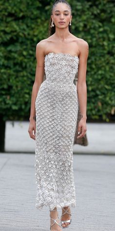 Oscar de la Renta  Resort 2025 Best Oscars Dress, Oscardelarenta Wedding Dresses, Eliya The Label, White Dress Outfit Party Classy, Debutant Dress, Zuhair Murad Resort 2024, Oscars Looks, Elie Saab Resort 2024, Oscar De La Renta Wedding Dress Vintage