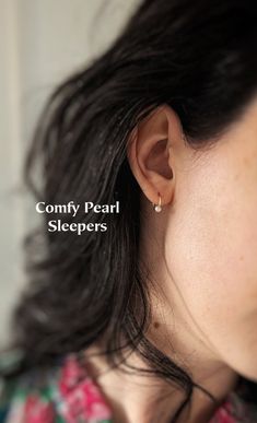 Here are your new sleepers with pearls favorites. If you like to be elegant and classic without making any effort, this jewel is made for you! These ear hoops have been handcrafted with a fine and sturdy thread, without any catchy clasp, ensuring incredible comfort. The pearl is fixed, meaning it will stay in place without the risk of accidentally falling off. 𝗗𝗲𝘁𝗮𝗶𝗹𝘀 - Material: 14k yellow gold filled, 14k rose gold filled or 925 silver.  - 3.5 mm fresh water pearls.  - Hoops size: small Hoops With Pearls, Pearl Hoops Earrings, Gold Bond, Hoops Earrings, Water Pearls, Gold Filled Jewelry, Jewelry Earrings Hoops, Jewelry Lover, Precious Metals