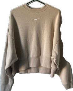 Oversized Nike Sweater For Fall, Sporty Beige Sweater For Fall, Beige Sporty Sweater For Fall, Nike Relaxed Fit Sweater, Sporty Long Sleeve Beige Sweater, Nike Casual Oversized Sweater, Casual Oversized Nike Sweater, Oversized Nike Tops For Fall, Trendy Oversized Neutral Tops