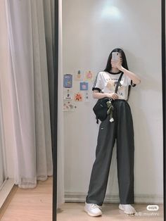 Korean Girl Fashion, Ulzzang Fashion, Casual Chic Outfit, Kpop Fashion Outfits, Teenage Fashion Outfits, Korean Outfits, Casual Style Outfits, Teen Fashion Outfits