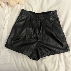 Size 2 New Without Tags Trendy Faux Leather Shorts For Day Out, High Waist Black Faux Leather Shorts, Black High Waist Faux Leather Shorts, Casual Black Leather Shorts, High-waisted Faux Leather Shorts For Going Out, Casual Faux Leather Shorts For Night Out, Casual Faux Leather Shorts For Going Out, Faux Leather High-waisted Shorts For Going Out, Casual Faux Leather Shorts For Party