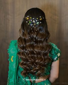 Tap the link attached to add charm to your festive celebrations with the perfect hairstyle!💖