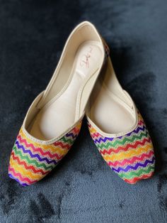 Ships From U.K Step into style with our Multi Colour Zig Zag Khussa Jutti. This shoe features a padded sole for extra comfort. Ultra non slip sole. Made using original leather. UK Sizes: 3, 4, 5, 6, 7, 8, 9 Non-slip Closed Toe Flats, Casual Multicolor Closed Toe Flats, Multicolor Flats With Rubber Sole, Multicolor Closed Toe Flats For Spring, Womens Footwear, Zig Zag, About Uk, Desi, Multi Color