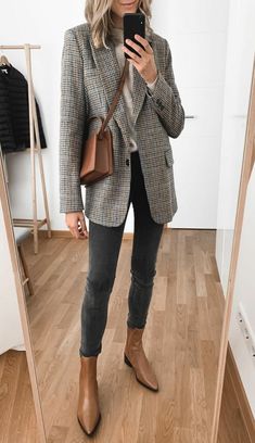 Blazer Outfit, Mode Casual, Casual Work Outfits, Black Trousers, Mode Inspo, Look Vintage, 가을 패션, Business Casual Outfits, Work Attire