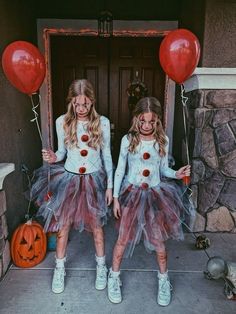 Scary Clown Costume, Halloween Costumes Women Scary, Spooky Craft, Costumes For Teenage Girl, Halloweenský Makeup, Clown Halloween Costumes, Strašidelný Halloween, Halloween Costumes For Teens Girls, Cute Group Halloween Costumes