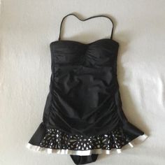 Apt. 9 Black Scrunch Bathing Suit Size Small. Super Cute Styled Eyelet Finish Over The Bottom Of White Ruffle. Halter Style Neckline Strap That Can Be Removed To Avoid Tan Lines And Become Strapless. New Without Tags. Purchased Last Year And Sadly I Am No Longer A Size Small. Lined Black Swimwear For Spring, Black Lined Swimwear For Spring, Spring Black Lined Swimwear, Fitted Black Lined Tankini, Black Ruched Fitted Tankini, Fitted Black Ruched Tankini, Black Ruched Stretch Tankini, Black Lined Tankini For Party, Fitted Black Tankini For Party