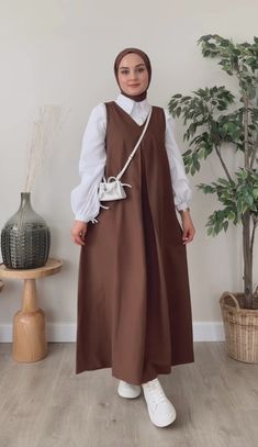 Muslim Fashion Dress Modern, Gaun Peplum, Modest Outfits Muslim, Islamic Fashion Dresses, Stylish Outfits Casual, Hijabista Fashion, Moslem Fashion, Modest Dresses Fashion, Stile Hijab