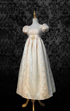 Bridgerton Daphne Beige Yellow Jacquard Regency Dress - Regency Era Ball Gown With Puff Sleeve - Plus Size - WonderlandByLilian Bridgerton Outfits Inspired, Bridgerton Daphne, Yellow Wedding Dress, Antoinette Dress, 18th Bday, Regency Era Fashion, Yule Ball, Regency Dress, Regency Era