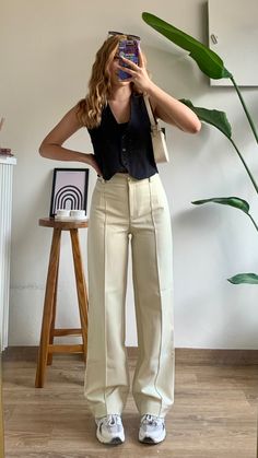 Business Casual Outfits For Women Trendy, Outfit Vision Board Aesthetic, Work Outfits Women Semi Casual, Elegant Back To School Outfits, Trendy Buissnes Casual Outfits Woman, Corporate Summer Outfits Office Wear, Minimalist Women Outfits, Spring Semi Formal Outfits, Dressy Trouser Outfits