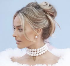 Rehearsal Dinner Makeup, Rehearsal Dinner Hair, Margot Robbie Hair, Dinner Makeup, Barbie Margot Robbie, Bride Hairstyles Updo, Belle Hairstyle, Wedding Hairstyles And Makeup, London 2023