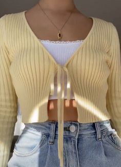 Moda Grunge, دورة شهرية, Soft Girl Outfits, Yellow Cardigan, Indie Outfits, Winter Trends, Mode Inspo, Outfits Casual, Mode Vintage