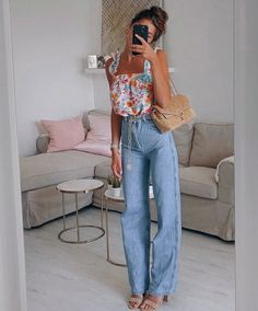 tap on the pin for a link to similar jeans! ◡̈  not my pic•edited by me Trendy Spring Outfits, Mode Zara, Mode Boho, Neue Outfits, Mode Inspo, Professional Outfits, Looks Style, Mode Inspiration, Spring Summer Outfits