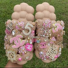 Cute Bubble Slides Bling Bubble Slides, Croc Bling Ideas, Custom Bubble Slides, Bubble Slides With Charms, Crocs Summer, Bubble Shoes, Bubble Slippers