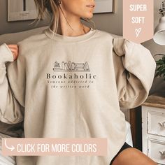 Get ready to be obsessed with your new bookaholic Bookishsweatshirt the perfect way to embrace those all important  bookish vibes * S I Z I N G * ✺ ✺ Sizing is unisex so runs like men's, though not overly large ✺ Most women find their typical size works best since they are meant to fit a touch loose ✺ Size guide and fit: please see the size chart in the images. Before ordering * S H I P P I N G * T I M E S * ✺ Our items are individually made with love for each of our buyers. Because of this, our processing time is 3-5 business days (depending on order volume) plus transit time, but typically much faster. We know our customers want their items as quickly as possible! * K E E P * S H O P P I N G *   ✺ Shop our entire Printile collection here: https://www.etsy.com/uk/shop/PrintileDesignco Ret Relaxed Fit Crew Neck Bookish Sweatshirt, Bookish Crew Neck Shirt With Text Print, Reading Sweatshirt, Bookworm Sweatshirt, Bookish Crew Neck T-shirt With Graphic Print, Club Sweatshirts, Book Club, Size Guide, Sweat Shirt