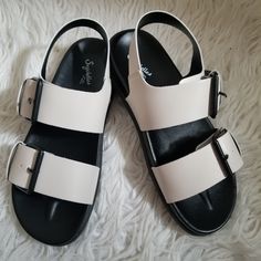 New, Unused But Without Tags Color : Off-White Buckle Detail Fit: True To Size Leather Upper; Man-Made Balance Made In Italy White Sandals With Buckle Closure For Day Out, Seychelles Shoes, Seychelles, Women's Shoes Sandals, Leather Sandals, Shoes Sandals, Leather Upper, Color White, In Italy