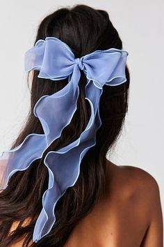 Forever femme and so chic, this classic hair bow is featured in a delicate, sheer fabrication with long flowing tails for the perfect dainty detail for any hairdo. | Lady Bow at Free People in Heritage Blue Long Bob Haircut With Layers, Kadeřnické Trendy, Vlasové Trendy, Long Bob Haircuts, Hair Transformation, Layered Haircuts, العناية بالشعر, Trendy Hairstyles, Bobs Haircuts