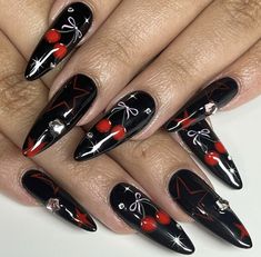 Maroon And Black Nails Design, Edgy Red Nails, Red And Black Goth Nails, Grunge Valentines Nails, Alt Valentines Nails, Nana Nails Inspired, Emo Valentines Nails, Nana Inspired Nails, Cute Grunge Nails