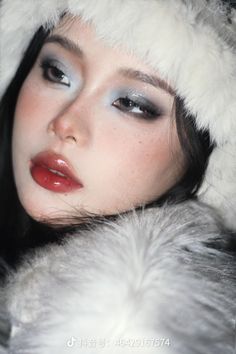 Winter Makeup Photoshoot, Snow Makeup Aesthetic, Ice Skating Makeup Looks, Ice Punk Aesthetic, Blue Icy Makeup, Frosty Winter Makeup, Icy Winter Makeup, Douyin Winter Makeup, Blue Winter Makeup Looks