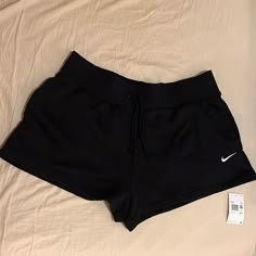 Brand New With Tags! I Accidentally Cut Them Off Before I Realized That I Bought The Wrong Size. Super Comfy Shorts. Soft Sweat Pant Material. Loungewear. High Waisted. Drawstring. Open To Offers. Cute Nike Outfits, Fitness Wear Outfits, Sweat Pant, Comfy Shorts, Sporty Outfits, Cute Everyday Outfits, High Rise Shorts, Cute Simple Outfits, Athletic Outfits