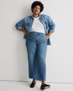 The Perfect Vintage Wide-Leg Crop Jean in Benley Wash: Raw-Hem Edition Petite Curvy, Slouchy Jeans, Denim Inspiration, School Looks, French Women, Travel Wardrobe, Madewell Jeans, Denim Details